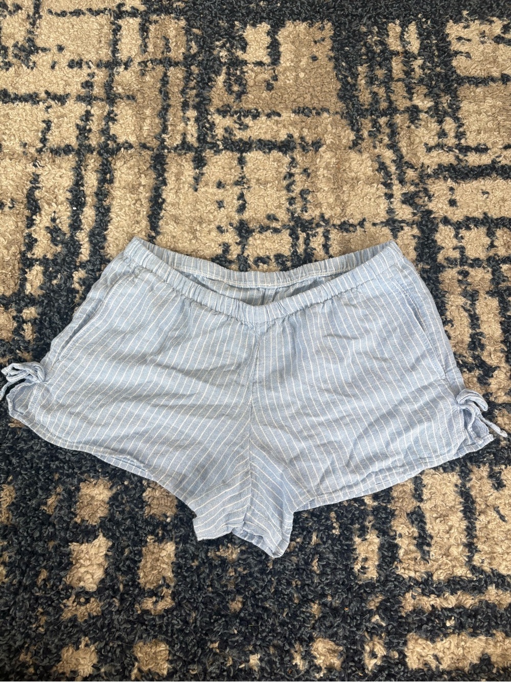 Hollister Blue & White Striped Shorts – Size Small – Never Worn